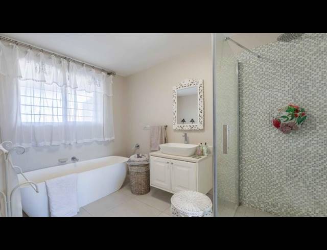 2 BEDROOM APARTMENT FOR SALE IN DOLPHIN BEACH